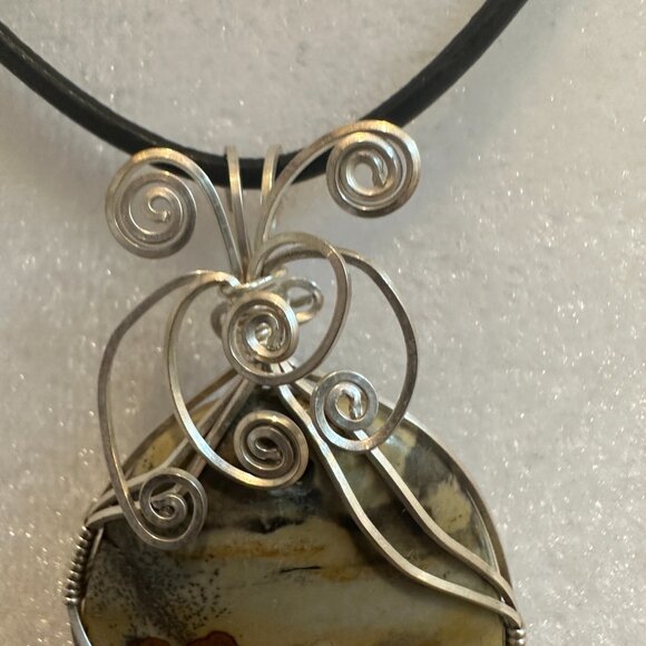 ARTISAN SILVER AND STONE NECKLACE - Picture 4 of 5